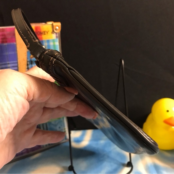 Dooney & Bourke Florentine Lg. Slim Wristlet in Black 🔥 - Picture 3 of 7